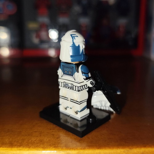 Corporal Comet Star Wars Lego minifigure with blaster and armor
