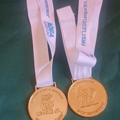 Set of 2 Official LEGO Robotics Medals FLL FLL Jr. 2015 & 2017 like new