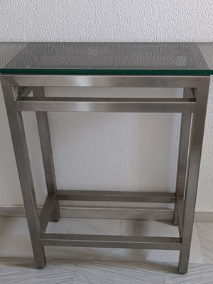 Етазера като нова с стъклен плот и метална основа