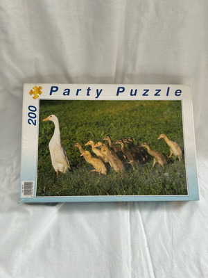 Puzzle used 200 pieces, may be missing a piece