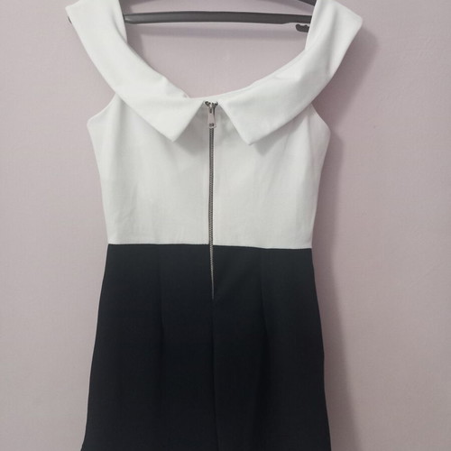 Short jumpsuit like new, black shorts with white top and gold zipper