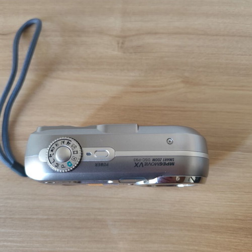 Sony Cyber-shot DSC-P93A digital camera like new with accessories