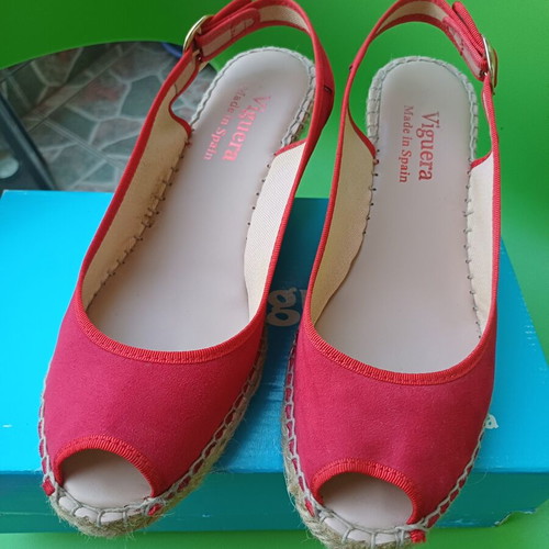 Viguera red peep toe espadrille platform sandals like new, size 38