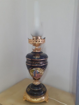 Vintage collectible lamp like new