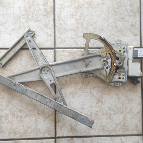 Front right window regulator for Toyota Corolla '02-'04 used