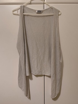 Sleeveless vest used with silver thread, size S
