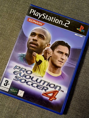 Pro Evolution Soccer 4 PS2 used, complete in excellent condition