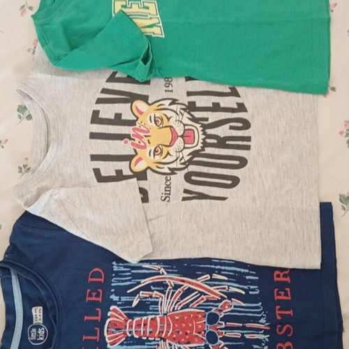 Children's Tshirts three like new, cotton