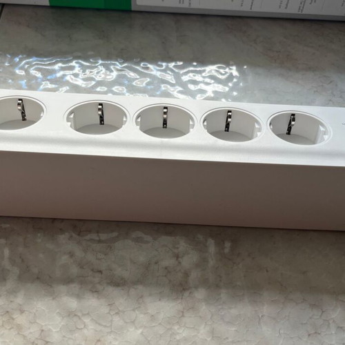 APC Schneider Electric power strip with switch, 5 outlets, surge protection