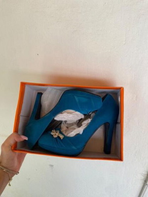 Suede pumps new size 37, striking color