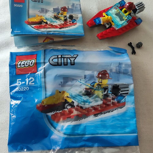 Lego polybag Fireboat City like new with instructions and extra pieces