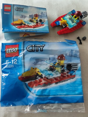 Lego polybag Fireboat City like new with instructions and extra pieces