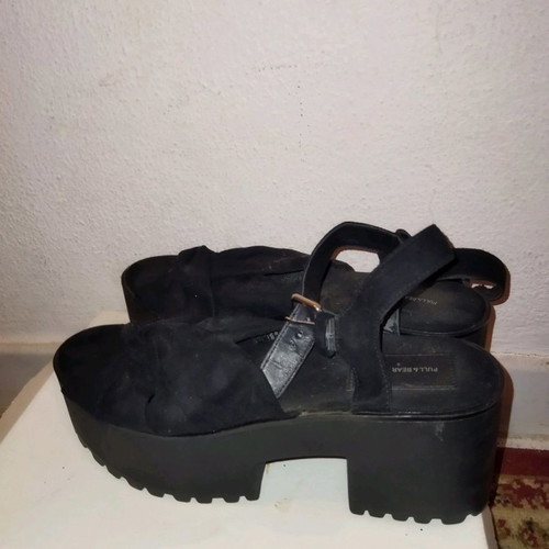 Pull & Bear platform shoes used, size 41, black with strap defect