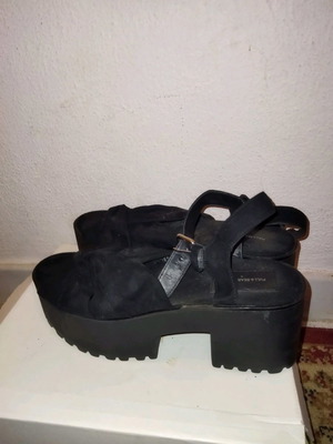 Pull & Bear platform shoes used, size 41, black with strap defect