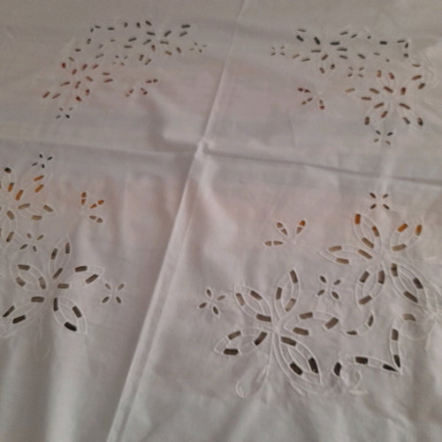 Arhontiko embroidered tablecloth like new with lace 1.60×1.60