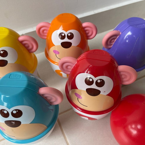 Chicco bowling set μεταχειρισμένο με κορίνες που χωρίζουν στη μέση
