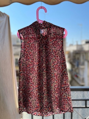 Mango XS floral shirt like new with high neck and back tie