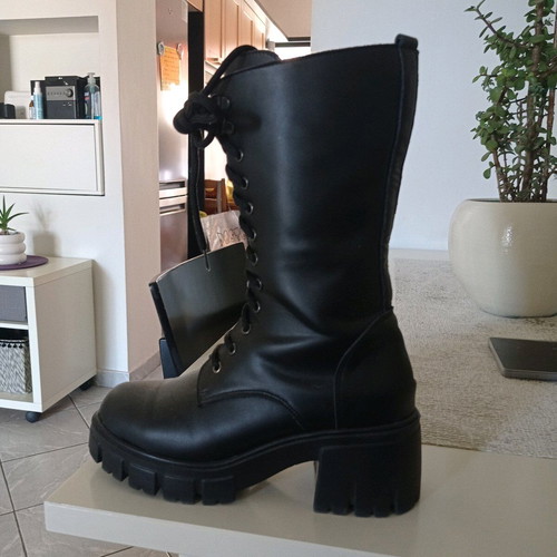 Leather boot with laces size 38 like new
