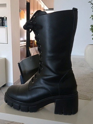 Leather boot with laces size 38 like new