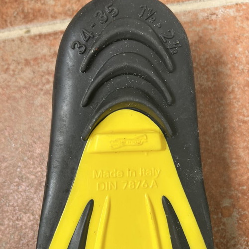 Fins used, size 34-35, yellow