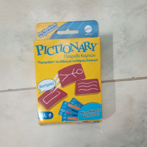 Pictionary card game like new
