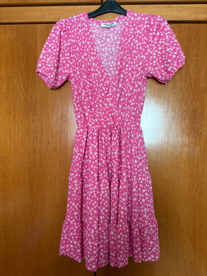 Summer dress pink like new, sewn at the chest