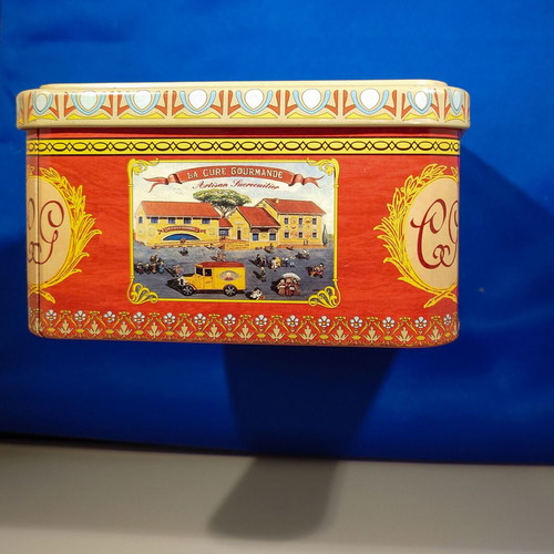 Rare French collectible Fourrés metal jewelry box like new
