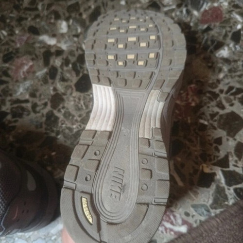 Nike P-6000 casual shoes size 42.5 like new black and silver