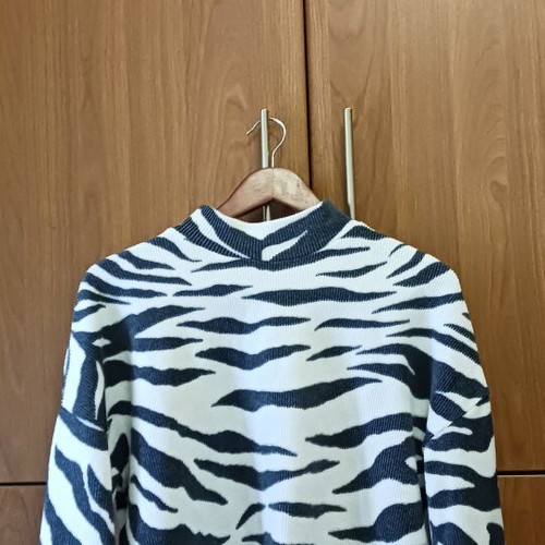 Soft long-sleeve shirt like new, size M