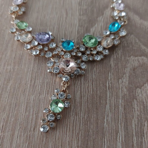 Women's Necklace with Pearls like new, gold tone