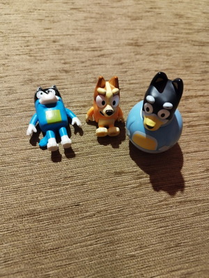 Bluey figures pack of 3 like new