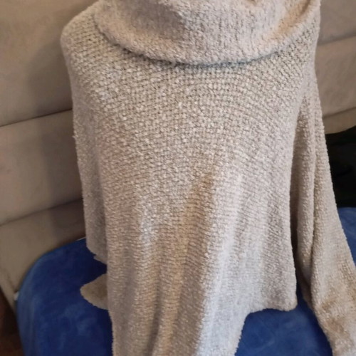 Wool poncho like new, beige, size L