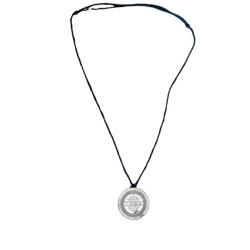 Necklace with adjustable length like new