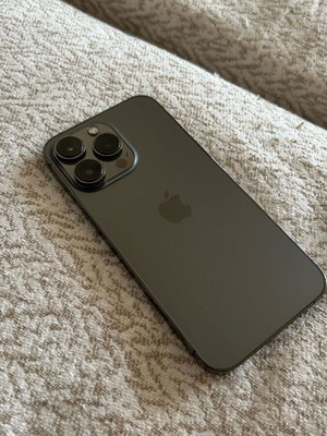IPhone 13 Pro 128GB σαν καινούργιο, μαύρο, με 3 θήκες και 77% υγεία μπαταρίας
