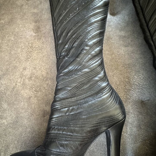 Boss Shoes tall leather boots size 38 like new, black