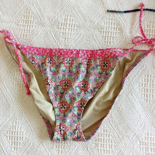Victoria's Secret μαγιό string bikini bottom Large εμπριμέ ροζ και μπεζ καινούργιο