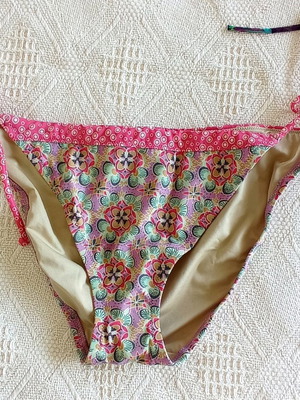 Victoria's Secret μαγιό string bikini bottom Large εμπριμέ ροζ και μπεζ καινούργιο