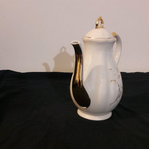 Vintage porcelain teapot and sugar bowl set like new