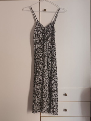 Midi floral dress, black and white, with side zipper and adjustable straps