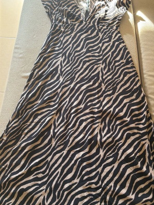 Stradivarius dress large used, deep neckline, midi to long, black and beige