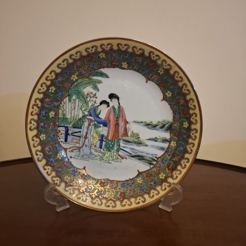 Decorative Chinese porcelain plate Famille Rose style like new