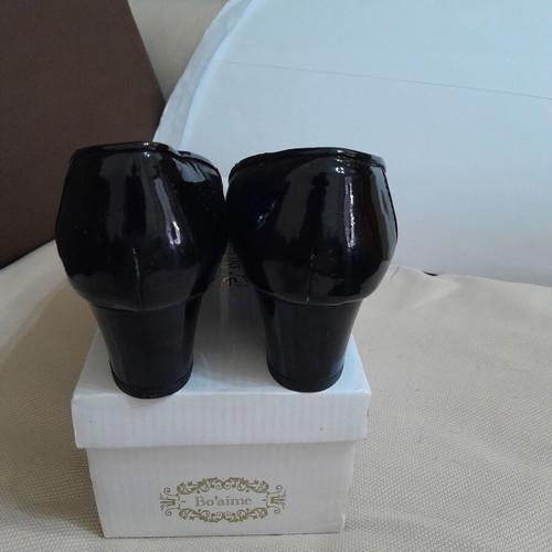 Classic black low heel pumps