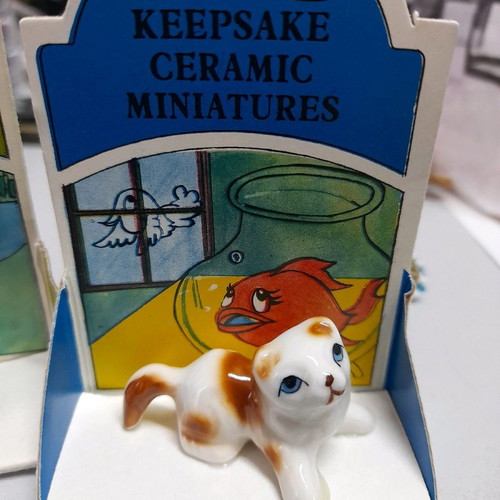 Vintage Keepsake ceramic miniatures new, set of 3