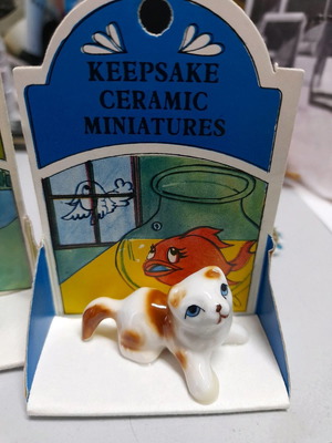 Vintage Keepsake ceramic miniatures new, set of 3