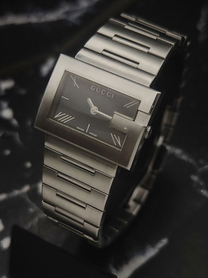 Gucci G-Watch 100 Series Ref. 100L quartz wristwatch used, black and silver