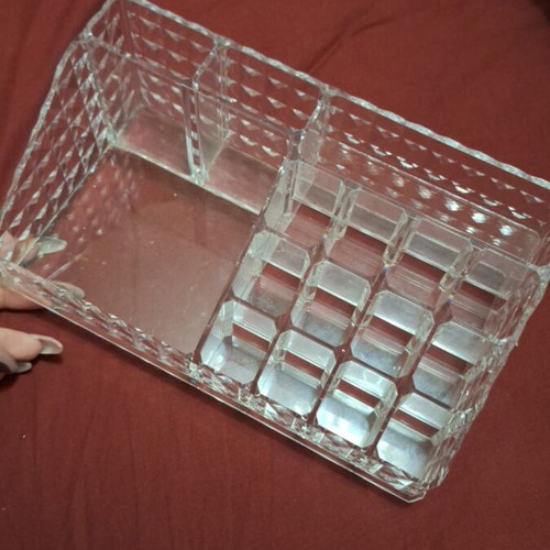 Makeup organizer rack used without defects