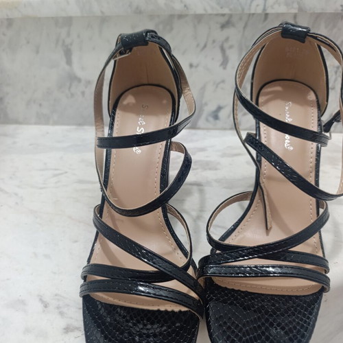 Heeled sandals new size 39 black