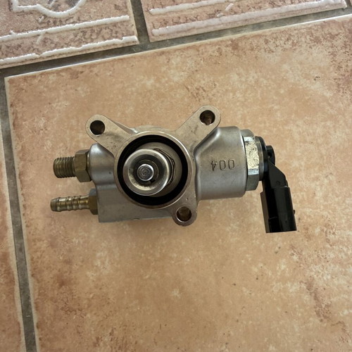 High-Pressure Fuel Pump VW Audi Seat Skoda 03C127025T 1.4 TSI used