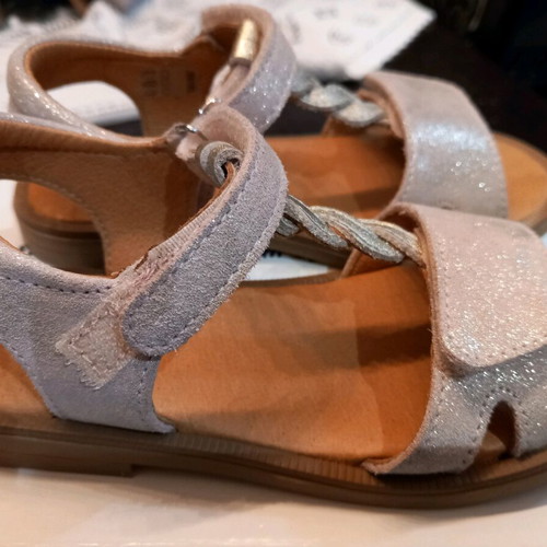 GBB children's sandals size 27 like new, pink gold detail