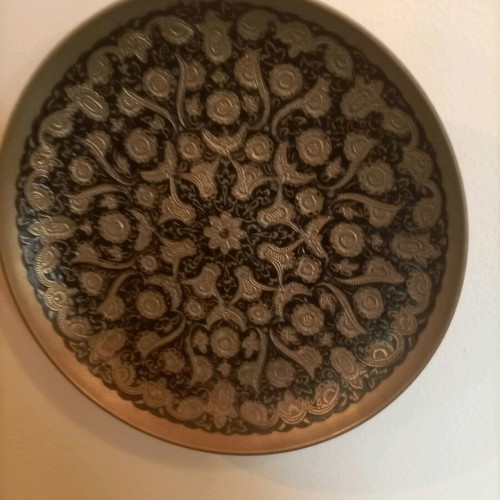 Pakistani wall plate with silver like new, oval 20x20